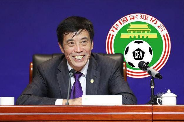 叶辰笑道：知道你工作肯定特别忙，我哪舍得折腾你跑这么远去接我，我自己打个车不就回来了吗。
